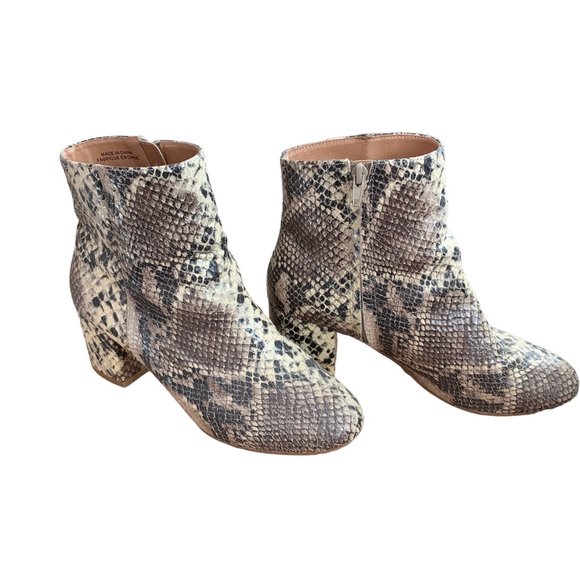 Urban Outfitters Women's Snakeskin Print Booties - Size 8 - Picture 1 of 5